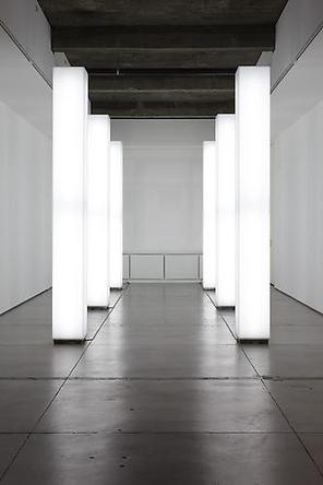 Light Installation, 2001
Acrylic, steel, fluorescent light fixtures, fluorescent light bulbs, electrical hardware, in six parts
122 x 13 ¾ x 13 ¾ inches each
Edition of 3