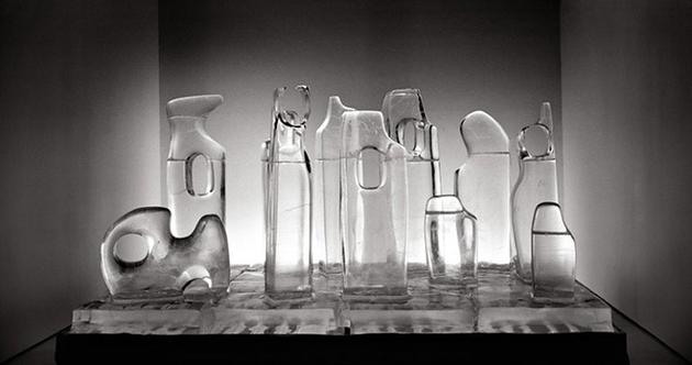 Somewhere (between freezing and meeting) there lies passion I, 2004
Ice sculpture
78 3/4 x 157 1/2 x 70 3/4 inches