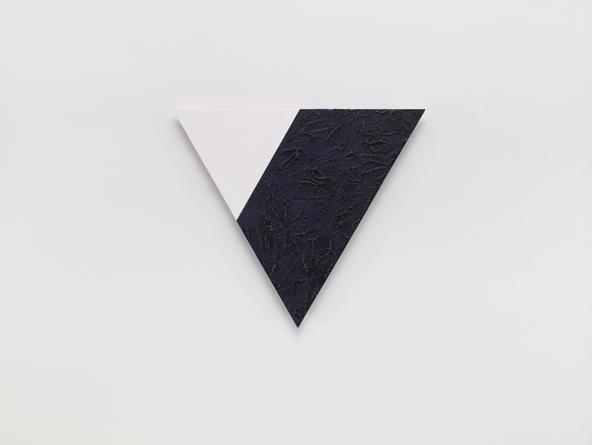 Angle (white and blue), 2001
Oil & cold wax medium on linen over wood
21 1/4 inches each side
SGI2254