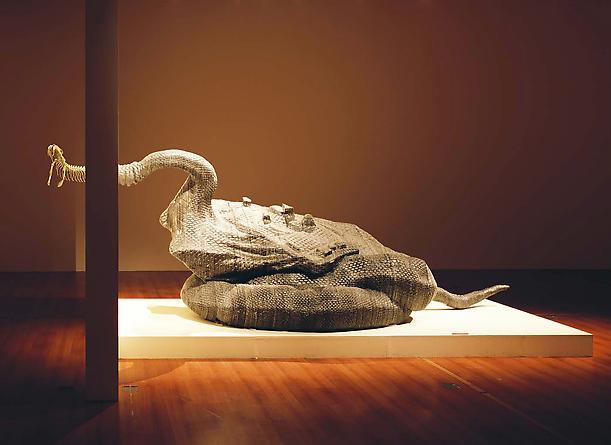 Greed, 2011
Stainless steel, aluminum-plastic board
78 3/4 x 177 x 98 1/2 inches
SGI2768
