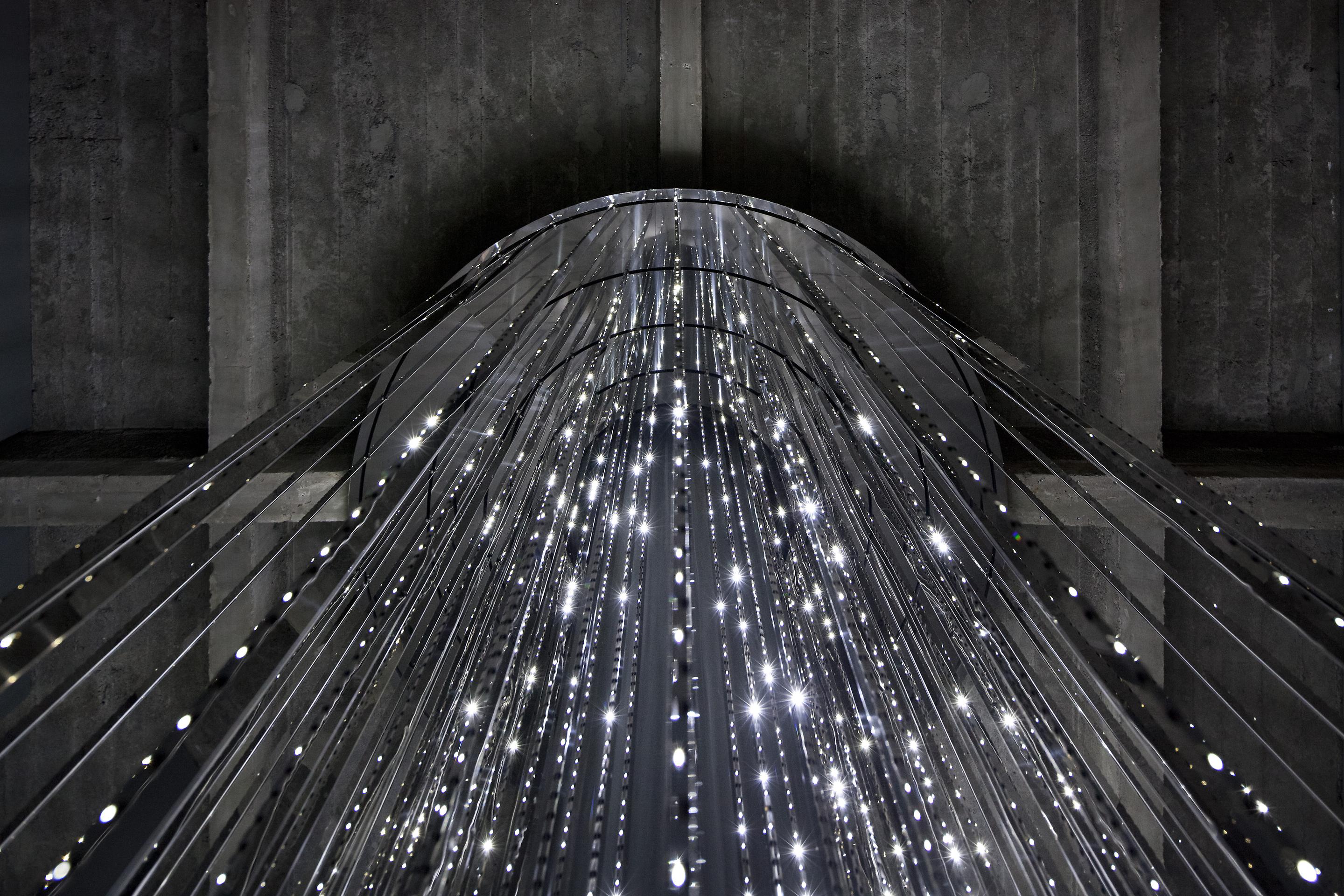 Cylinder, 2011
White LEDs, mirror finished stainless steel, steel, custom software, electrical hardware
12 x 9 x 9 feet