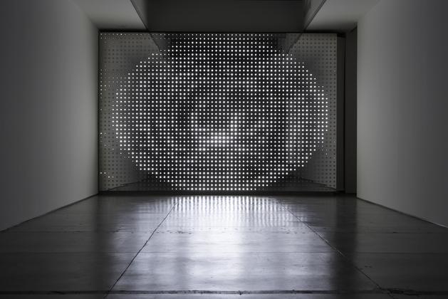 LEO VILLAREAL Diamond Sea, 2007, LEDs, mirror finished stainless steel, custom software, electrical hardware, 120 x 180 inches, SGI1973.