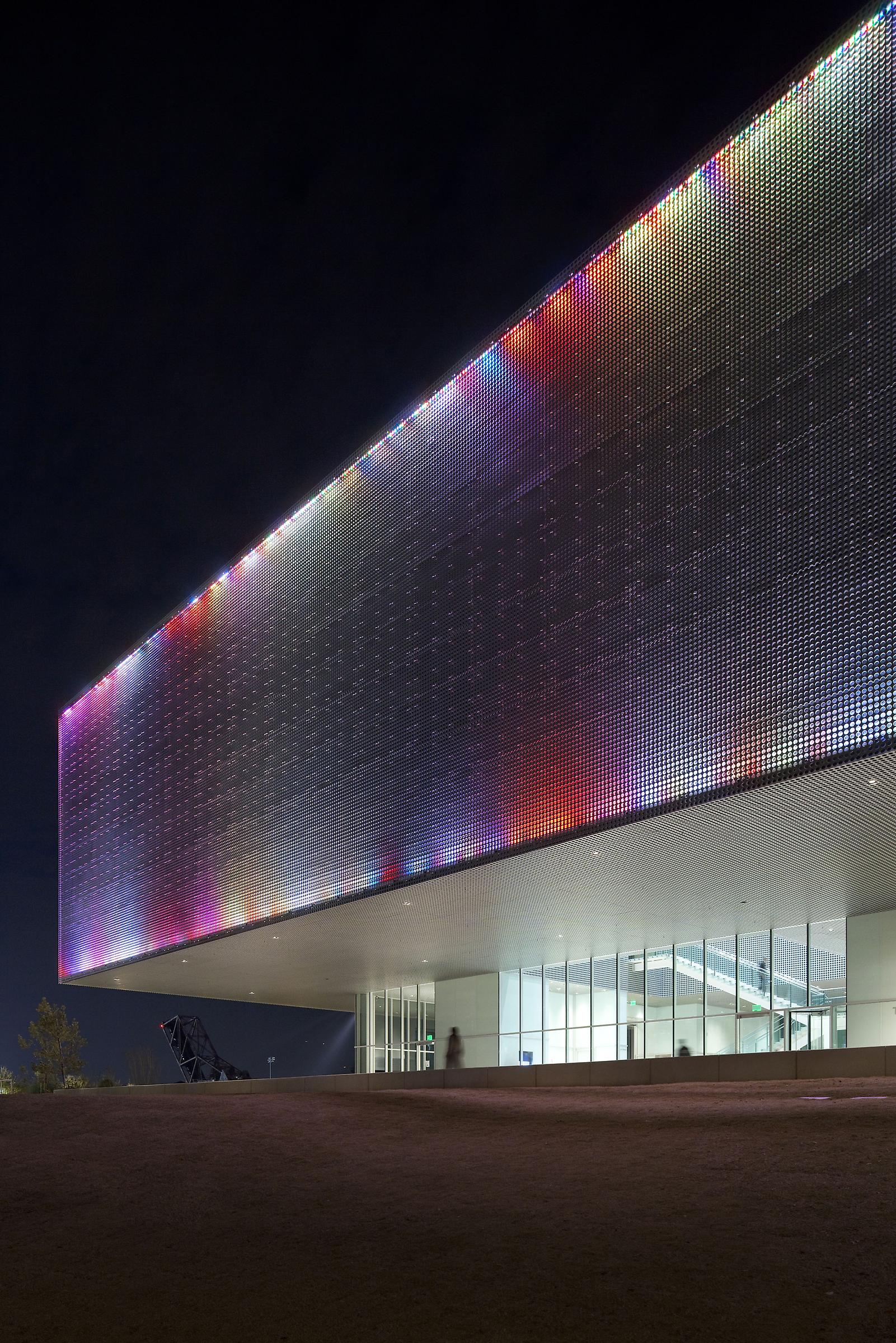 Sky (Tampa), 2010
Site specific installation: Tampa Museum of Art, Tampa, FL
LEDs, aluminum panels, custom software, electrical hardware
45 x 300 feet