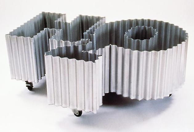H2O-Drink, 1990
Corrugated, galvanized steel, wheels & water
32 x 100 x 60 inches
GLG2428