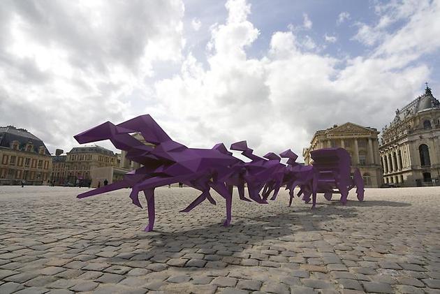 Large Carriage
2009
Painted aluminum
9 1/2 x 49 1/5 x 6 feet
Unique