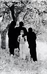 Utan titel/Ohne Titel (Handen på axeln/Die Hand auf der Schulter)
2000/2009
gelatin silver print
80 x 57 cm
ed. 5